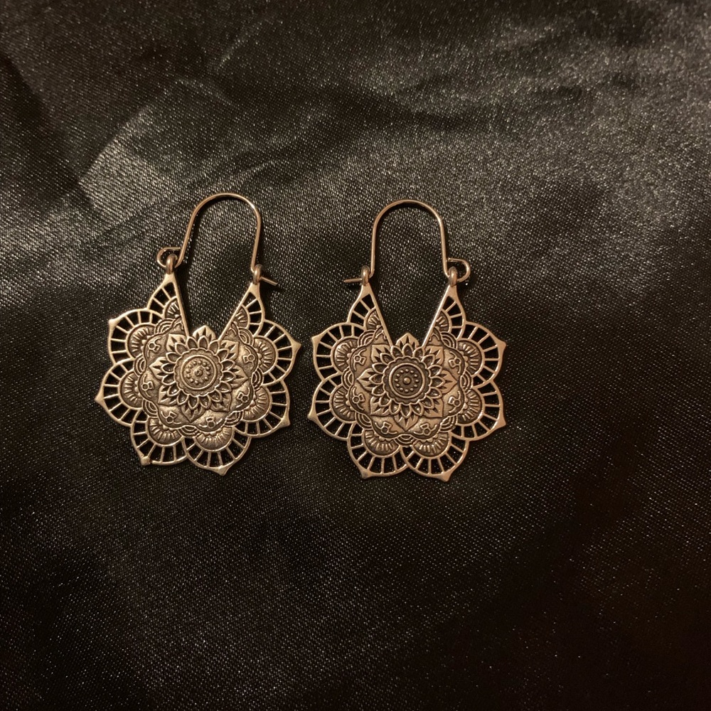 Brand new! Boho flower hoop earrings